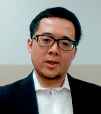 face image right-aligned 200